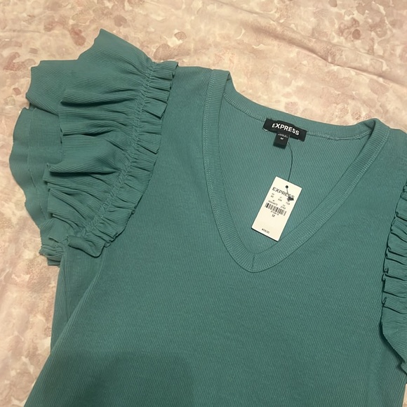 🆕Express- Ruffled Bodysuit - Picture 2 of 3